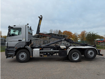 Abrollkipper Mercedes-Benz 2540 L 6x2 Palfinger T20 mit hydr. Containerverr: das Bild 3