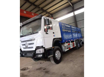 SINOTRUK HOWO Koffer LKW