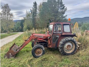 Traktor 1971 Massey-Ferguson 135 incl. front loader, bucket, rear scraper, and log splitter/firewood machine: das Bild 4 Traktor 1971 Massey-Ferguson 135 incl. front loader, bucket, rear scraper, and log splitter/firewood machine: das Bild 4