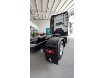 Sattelzugmaschine SHACMAN: das Bild 3 Sattelzugmaschine SHACMAN: das Bild 3