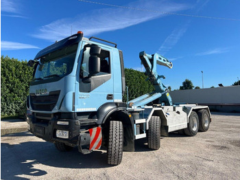 IVECO Trakker Abrollkipper