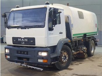 MAN Kehrmaschine