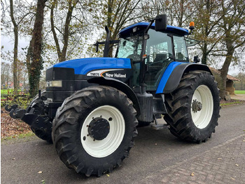 NEW HOLLAND Traktor