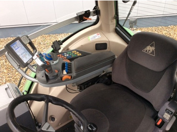 Traktor Fendt 824 Vario S4 Profi: das Bild 3