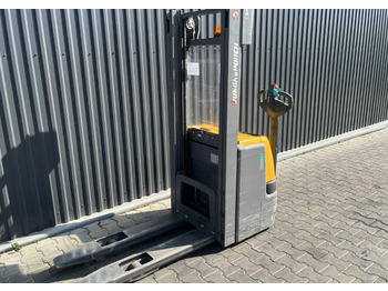 JUNGHEINRICH EJC Hochhubwagen