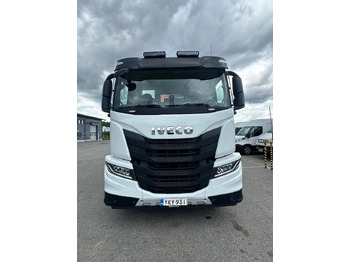Autokran Iveco S-Way AD 260S48: das Bild 2