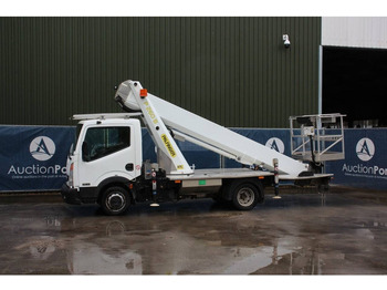 LKW mit Arbeitsbühne