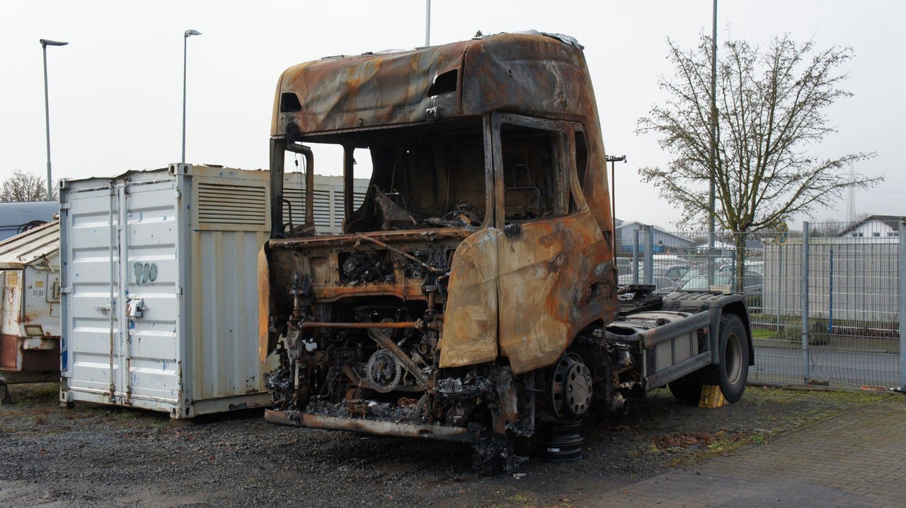 Scania R500 Brandschaden - Sattelzugmaschine: das Bild 1 Scania R500 Brandschaden - Sattelzugmaschine: das Bild 1