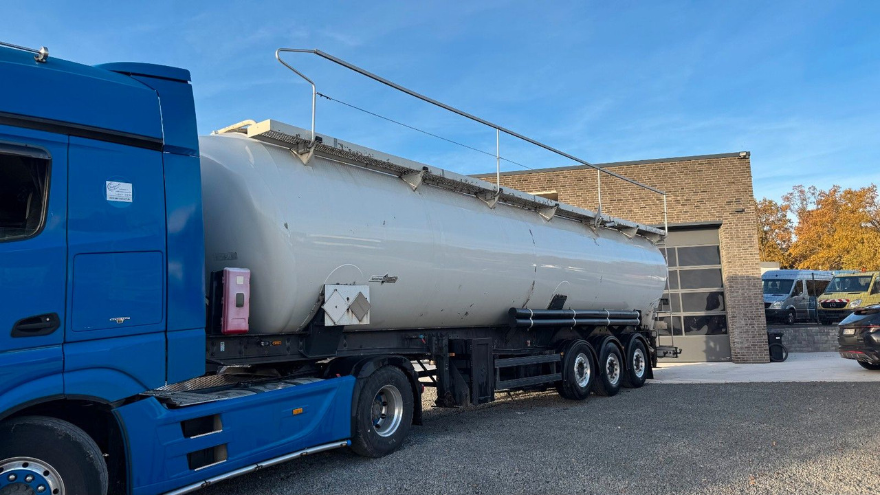 Spitzer SK 2760 CAL GGVS 60m³ Kippsilo - Siloauflieger: das Bild 1 Spitzer SK 2760 CAL GGVS 60m³ Kippsilo - Siloauflieger: das Bild 1