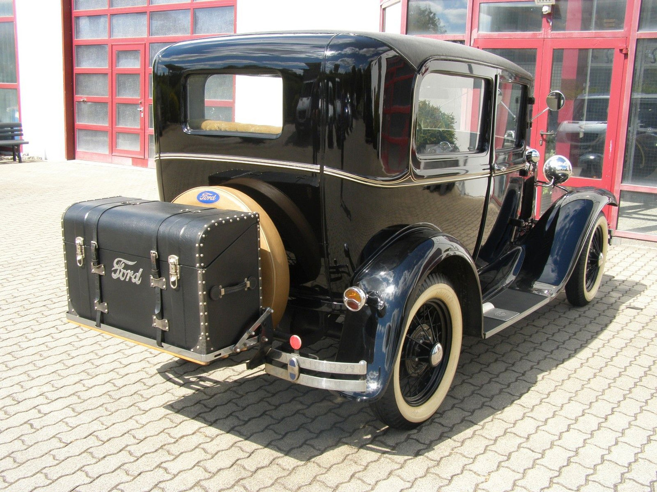 Ford MODELL A / TUDOR + H-Kennzeichen - Limousine: das Bild 2 Ford MODELL A / TUDOR + H-Kennzeichen - Limousine: das Bild 2