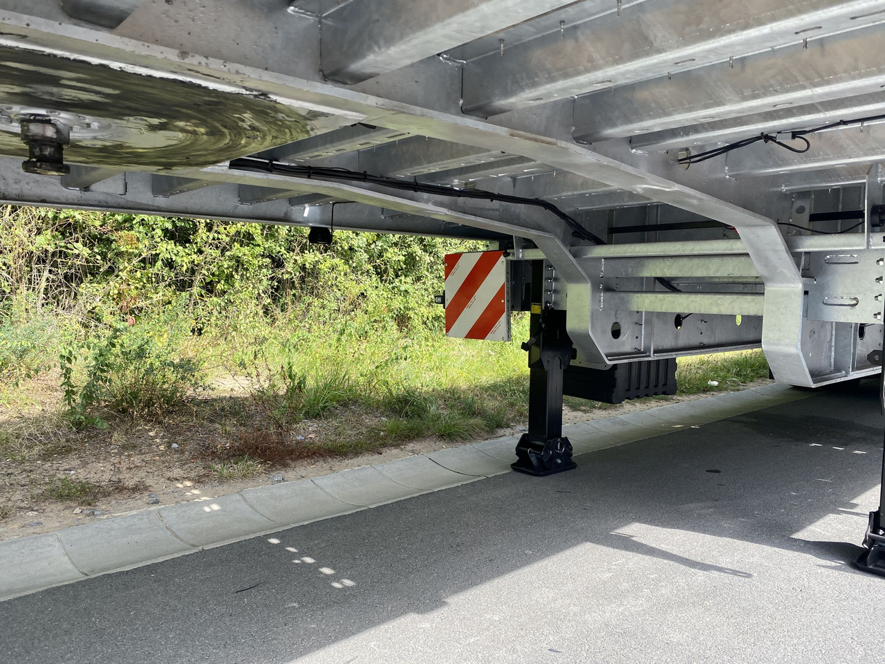 Möslein ST 3-Plato 9,4 3 Achs Satteltieflader Plato 45 t GGfür Fertigteile, Baumaschinen oder Container - Pritschenauflieger/ Plattformauflieger: das Bild 5 Möslein ST 3-Plato 9,4 3 Achs Satteltieflader Plato 45 t GGfür Fertigteile, Baumaschinen oder Container - Pritschenauflieger/ Plattformauflieger: das Bild 5