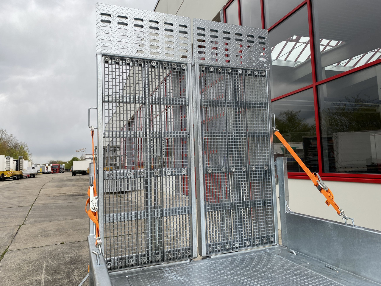 Möslein TT 11-E6x2 hydr. Rampen Tieflader für Fräsen breiten hydraulischen Rampen, Neu - Tieflader Anhänger: das Bild 2 Möslein TT 11-E6x2 hydr. Rampen Tieflader für Fräsen breiten hydraulischen Rampen, Neu - Tieflader Anhänger: das Bild 2