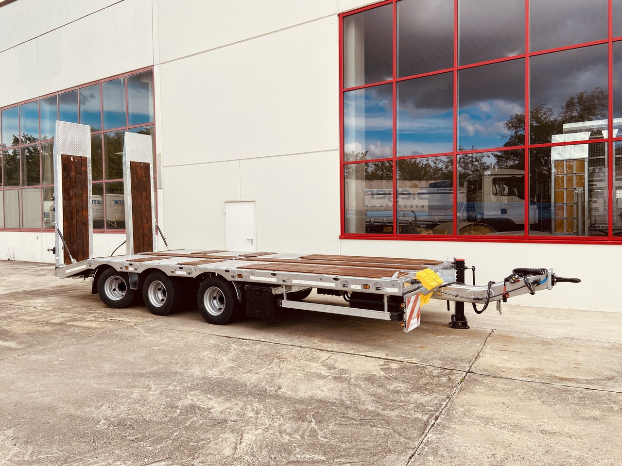 Möslein TT 31 F 31 t GG Tridem- Tieflader 3 Achs, gelenktNeufahrzeug - Tieflader Anhänger: das Bild 2 Möslein TT 31 F 31 t GG Tridem- Tieflader 3 Achs, gelenktNeufahrzeug - Tieflader Anhänger: das Bild 2