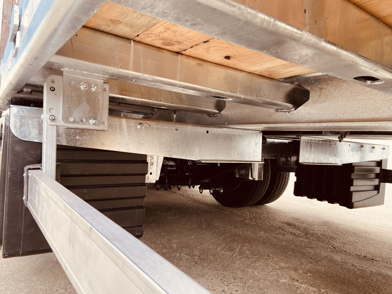 Möslein TT 34 Zugrohr Gerade 34 t GG Tridem- Tieflader 3 Achs, gelenktNeufahrzeug - Tieflader Anhänger: das Bild 2 Möslein TT 34 Zugrohr Gerade 34 t GG Tridem- Tieflader 3 Achs, gelenktNeufahrzeug - Tieflader Anhänger: das Bild 2