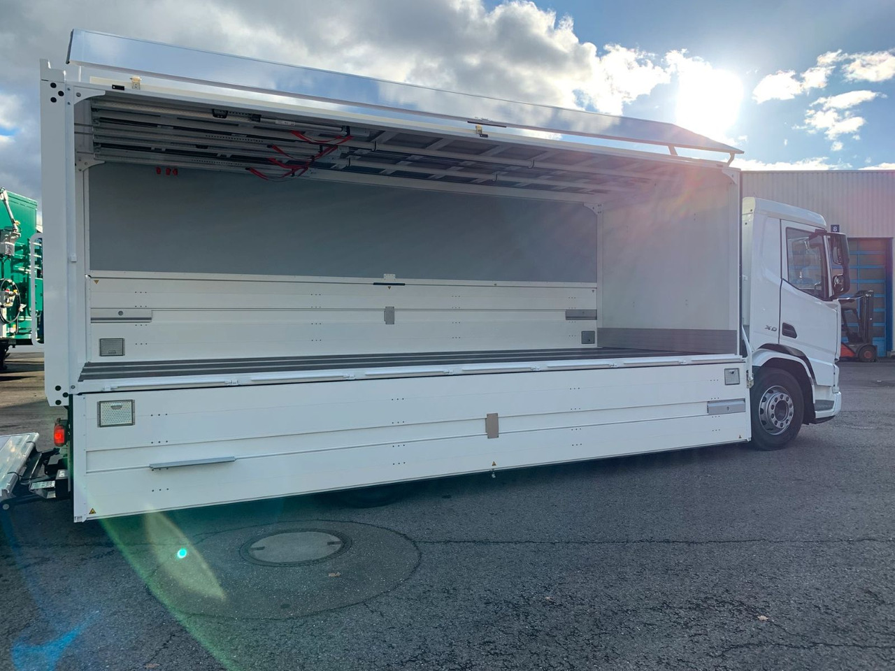 DAF FA XD 370 zikun Swing-Board-Aufbau - Getränkeaufbau LKW: das Bild 4 DAF FA XD 370 zikun Swing-Board-Aufbau - Getränkeaufbau LKW: das Bild 4