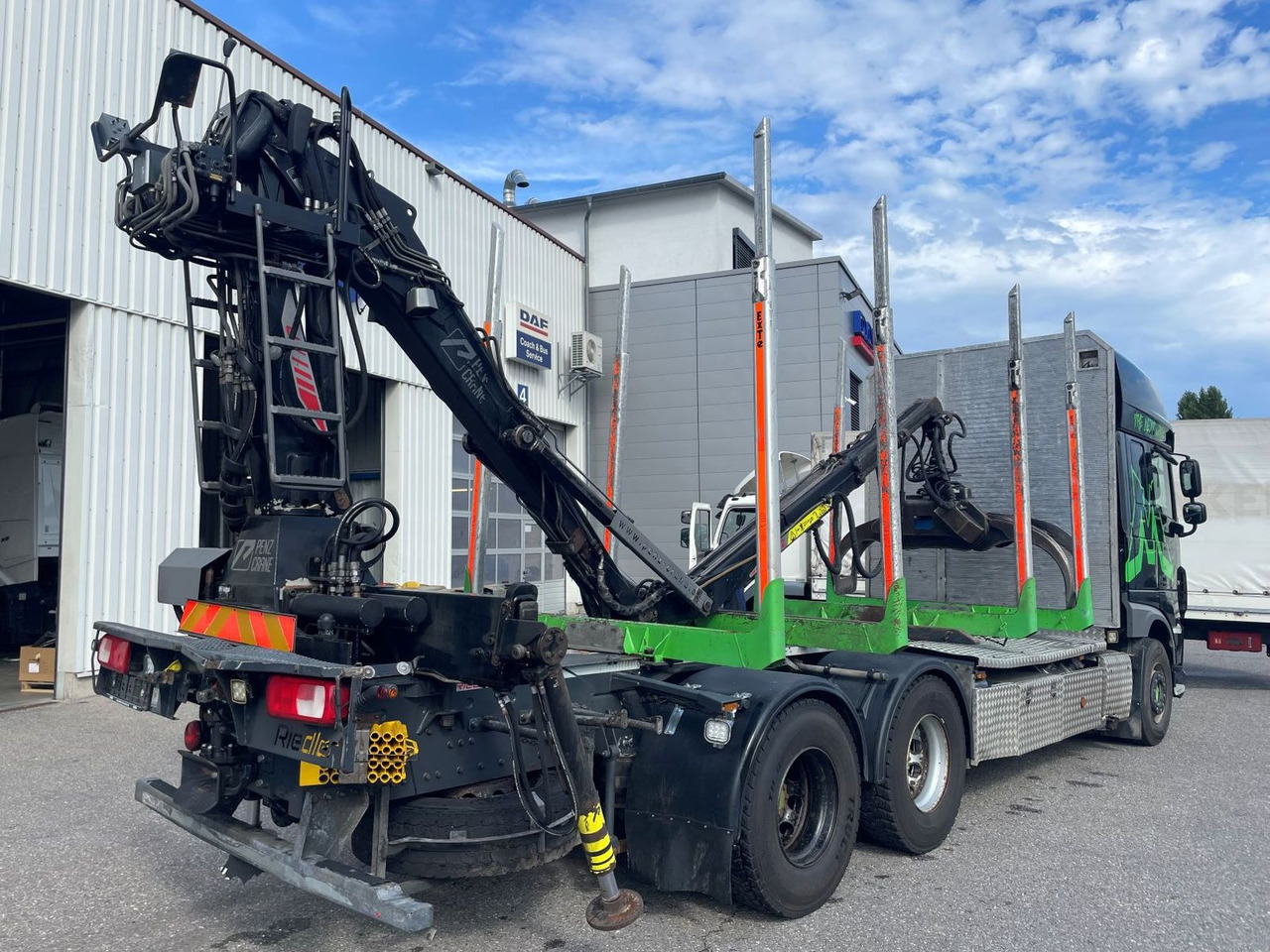 DAF FAT XF 530 SSC, Holztransport, Greifer mit Säge - Holztransporter, Autokran: das Bild 3 DAF FAT XF 530 SSC, Holztransport, Greifer mit Säge - Holztransporter, Autokran: das Bild 3