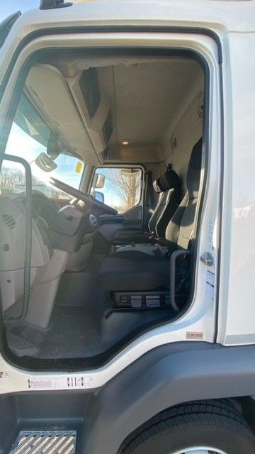 DAF LF 210 8t Pritsche-Plane LBW Tageszulassung DAF FA LF 210 08t Spier Pritsche-Plane - Plane LKW: das Bild 5 DAF LF 210 8t Pritsche-Plane LBW Tageszulassung DAF FA LF 210 08t Spier Pritsche-Plane - Plane LKW: das Bild 5