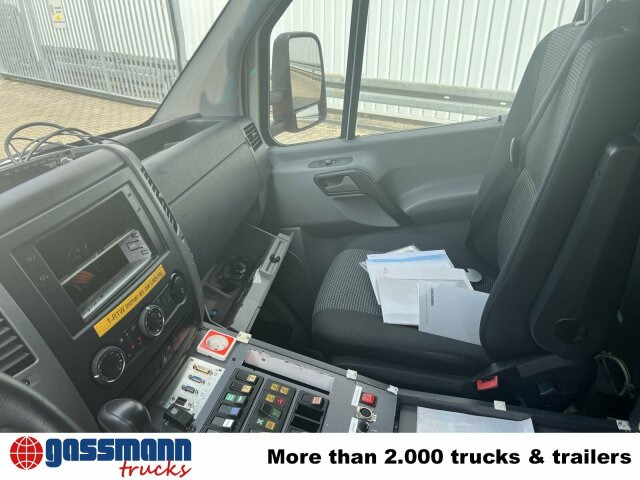 Mercedes-Benz Sprinter 516 CDI 4x2, Rettungswagen, Bi-Xenon - Kastenwagen: das Bild 3 Mercedes-Benz Sprinter 516 CDI 4x2, Rettungswagen, Bi-Xenon - Kastenwagen: das Bild 3