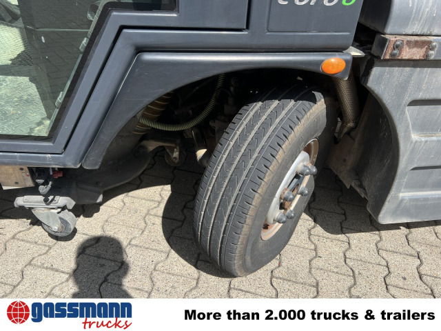 Kehrmaschine Schmidt Swingo Compact 200 4x2, Kehrmaschine: das Bild 13