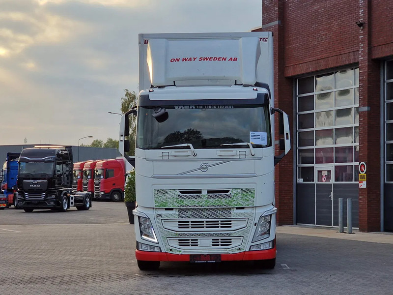 Volvo FH 13.460 lowroof 6x2 - Box with Sidedoors - 480 WB - Full air - Koffer LKW: das Bild 2 Volvo FH 13.460 lowroof 6x2 - Box with Sidedoors - 480 WB - Full air - Koffer LKW: das Bild 2