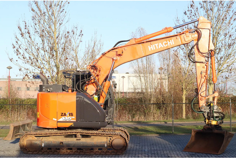Hitachi ZX135 US-6 | ROTOTILT | DOZERBLADE | 2D GPS | 3X BUCKET - Kettenbagger: das Bild 4 Hitachi ZX135 US-6 | ROTOTILT | DOZERBLADE | 2D GPS | 3X BUCKET - Kettenbagger: das Bild 4