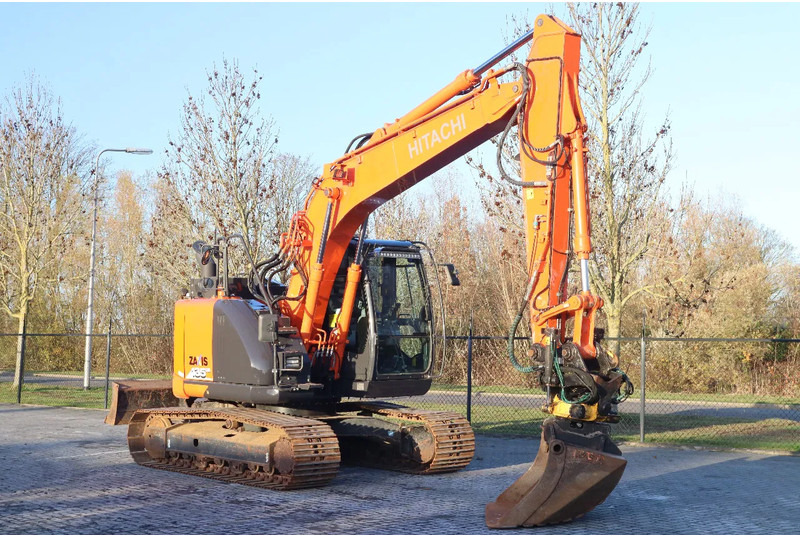 Hitachi ZX135 US-6 | ROTOTILT | DOZERBLADE | 2D GPS | 3X BUCKET - Kettenbagger: das Bild 5 Hitachi ZX135 US-6 | ROTOTILT | DOZERBLADE | 2D GPS | 3X BUCKET - Kettenbagger: das Bild 5