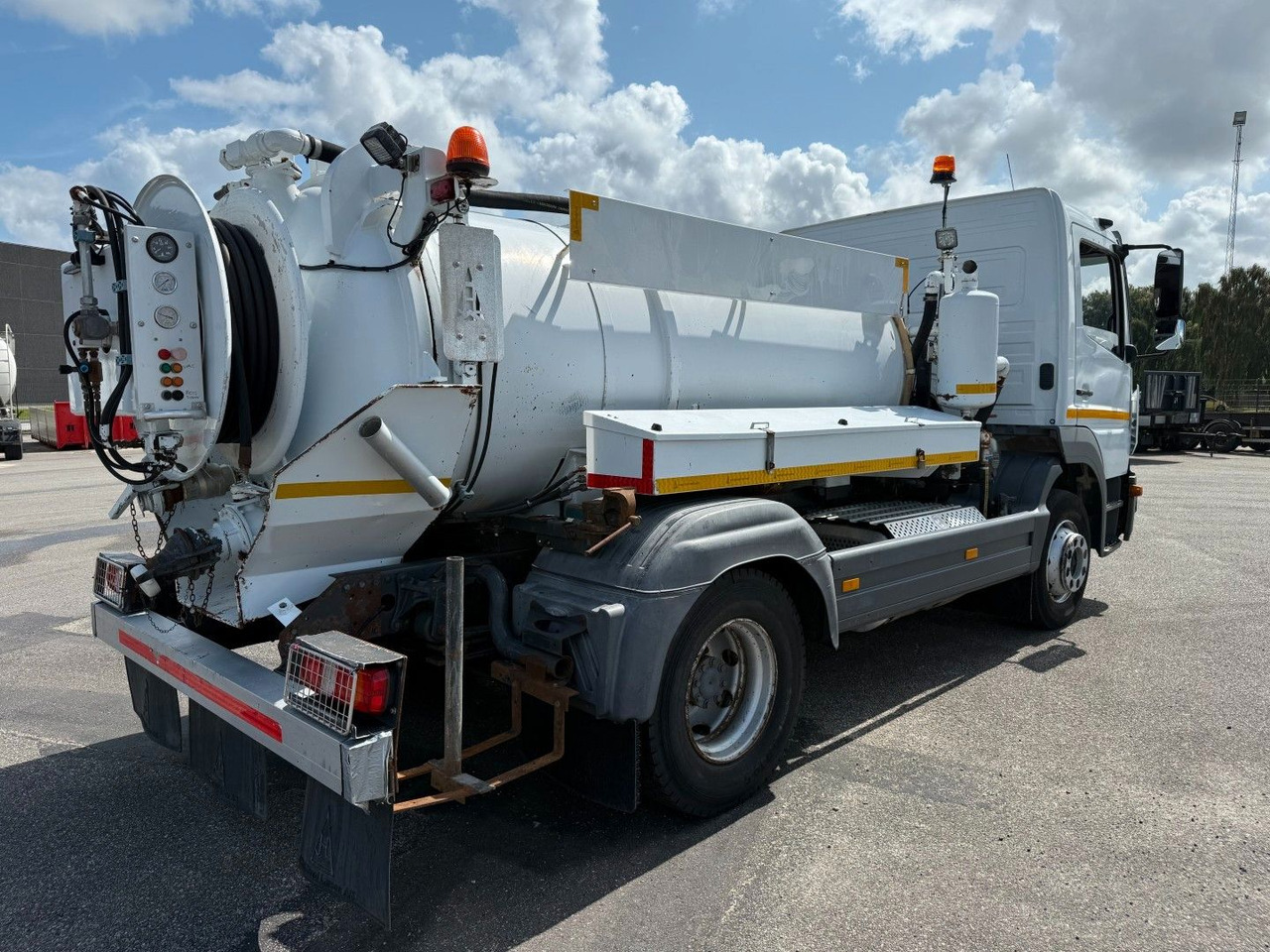 Mercedes-Benz Atego 1323 RHD Euro 6 Hvidtved Larsen Cityflex - Saug-/ Spülfahrzeug: das Bild 4 Mercedes-Benz Atego 1323 RHD Euro 6 Hvidtved Larsen Cityflex - Saug-/ Spülfahrzeug: das Bild 4