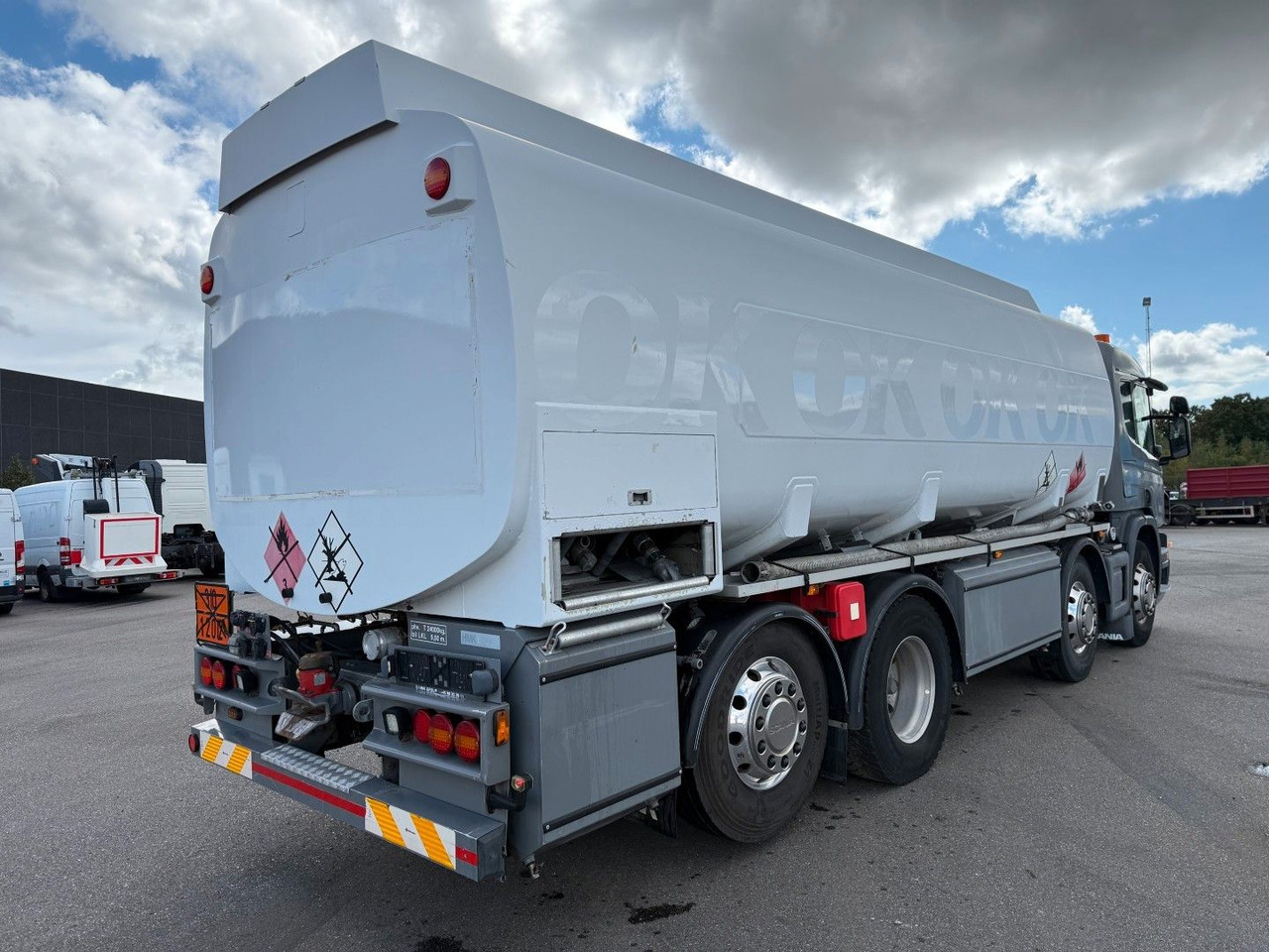 Scania P400 8x2*6 HMK Bilcon 24.000 l. ADR Euro 5 - Tankwagen: das Bild 3 Scania P400 8x2*6 HMK Bilcon 24.000 l. ADR Euro 5 - Tankwagen: das Bild 3