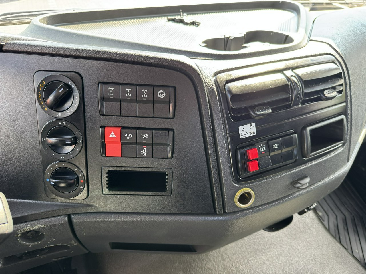 LKW mit Arbeitsbühne Mercedes Atego 818 E6 4x4 Zwyżka PALFINGER P250 BK Podnośnik Koszowy: das Bild 38