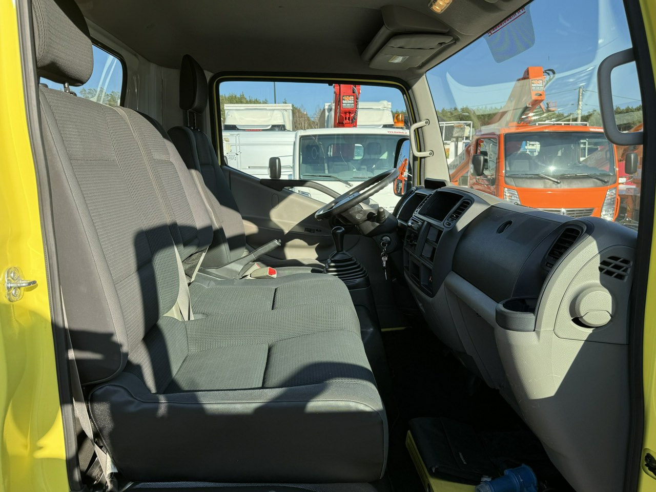 LKW mit Arbeitsbühne Nissan Cabstar: das Bild 29 LKW mit Arbeitsbühne Nissan Cabstar: das Bild 29