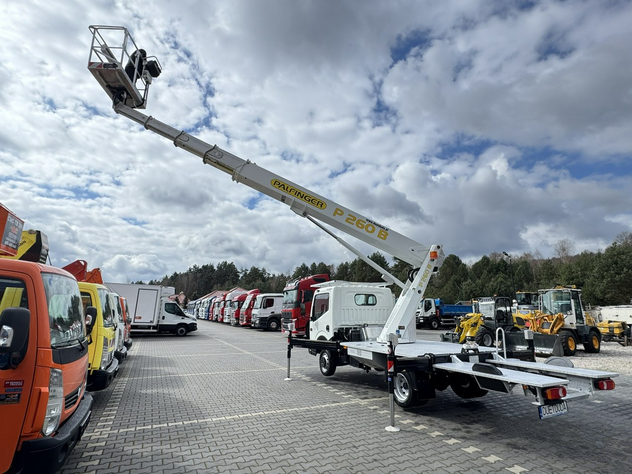 LKW mit Arbeitsbühne Nissan Cabstar: das Bild 15 LKW mit Arbeitsbühne Nissan Cabstar: das Bild 15