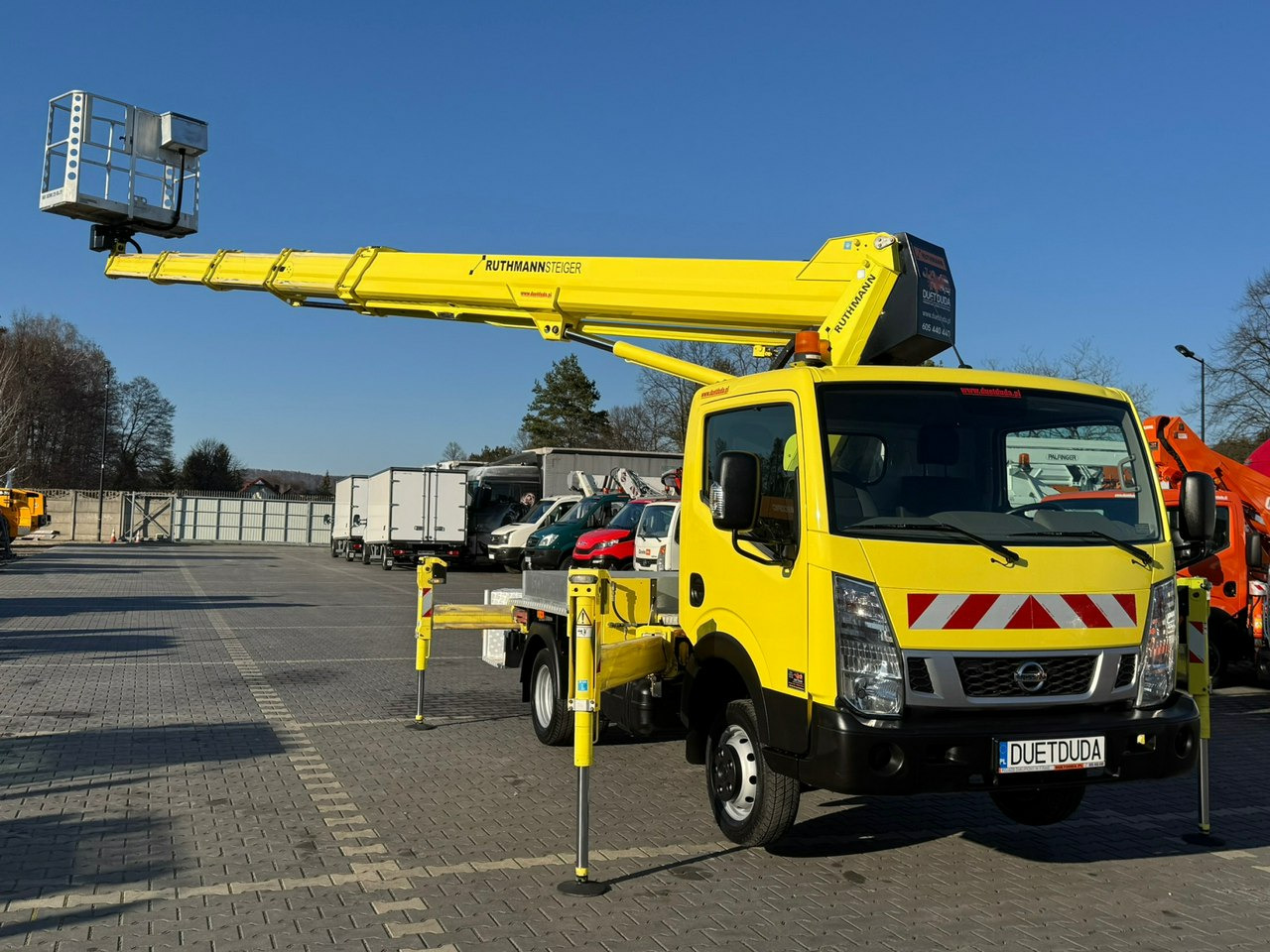 LKW mit Arbeitsbühne Nissan Cabstar: das Bild 6 LKW mit Arbeitsbühne Nissan Cabstar: das Bild 6