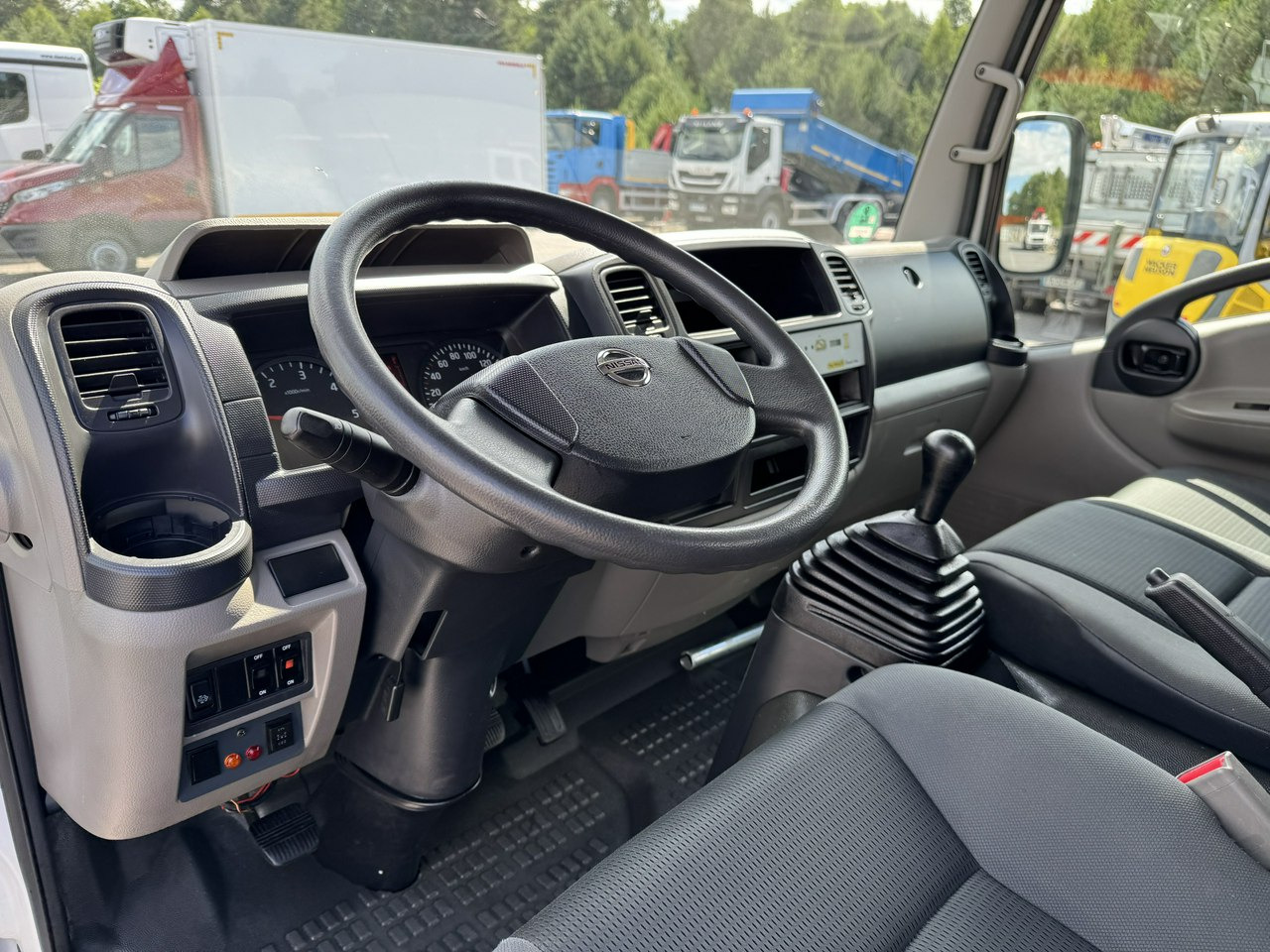 LKW mit Arbeitsbühne Nissan Cabstar: das Bild 24