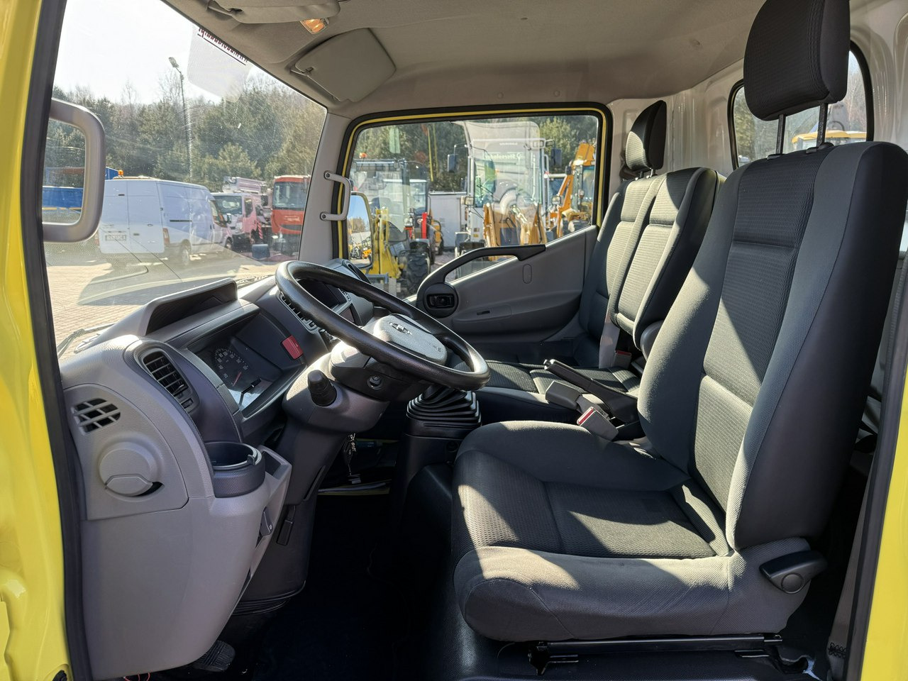 LKW mit Arbeitsbühne Nissan Cabstar: das Bild 24 LKW mit Arbeitsbühne Nissan Cabstar: das Bild 24