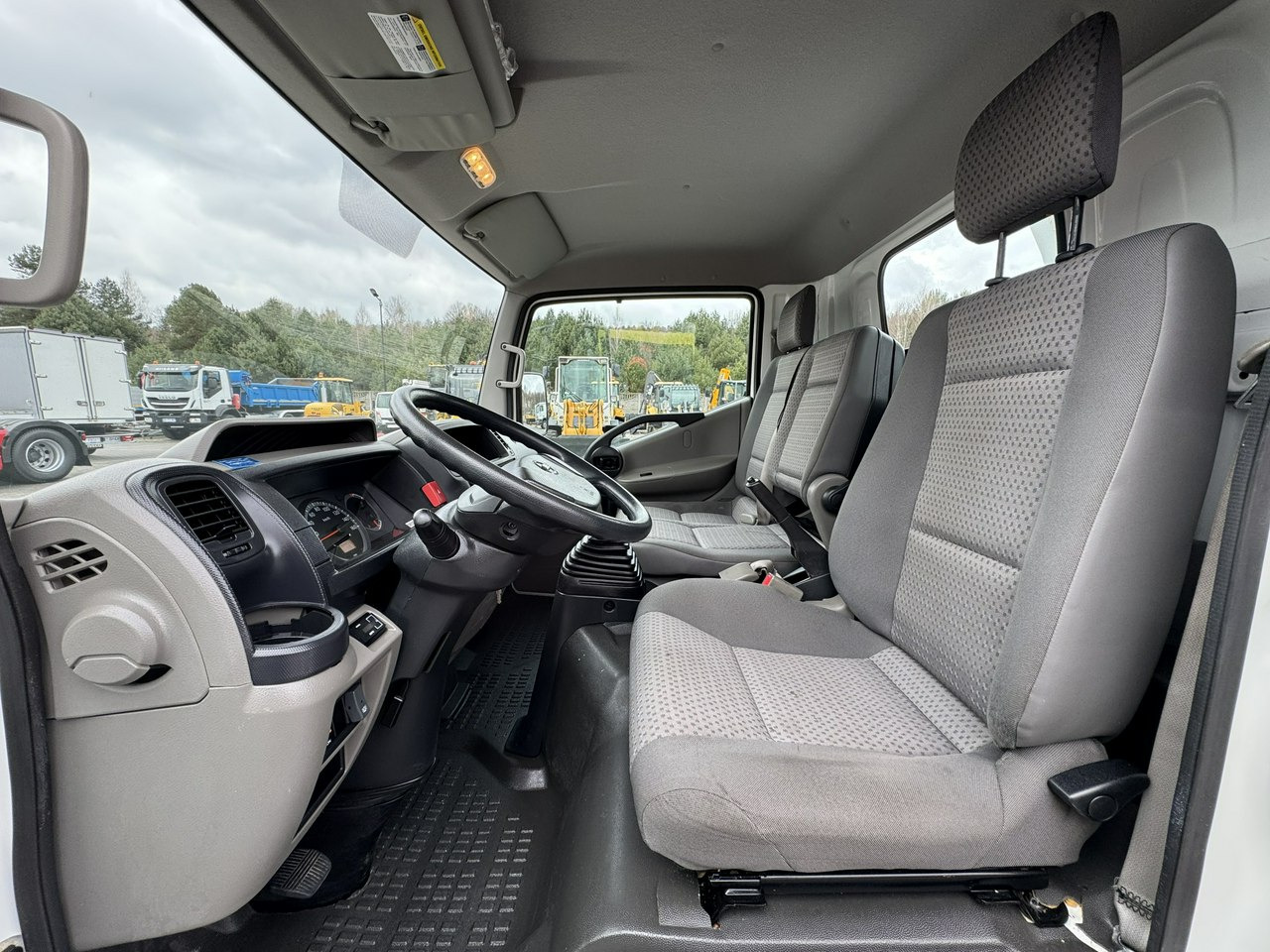 LKW mit Arbeitsbühne Nissan Cabstar: das Bild 26 LKW mit Arbeitsbühne Nissan Cabstar: das Bild 26