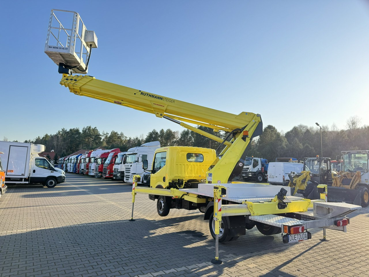 LKW mit Arbeitsbühne Nissan Cabstar: das Bild 19 LKW mit Arbeitsbühne Nissan Cabstar: das Bild 19