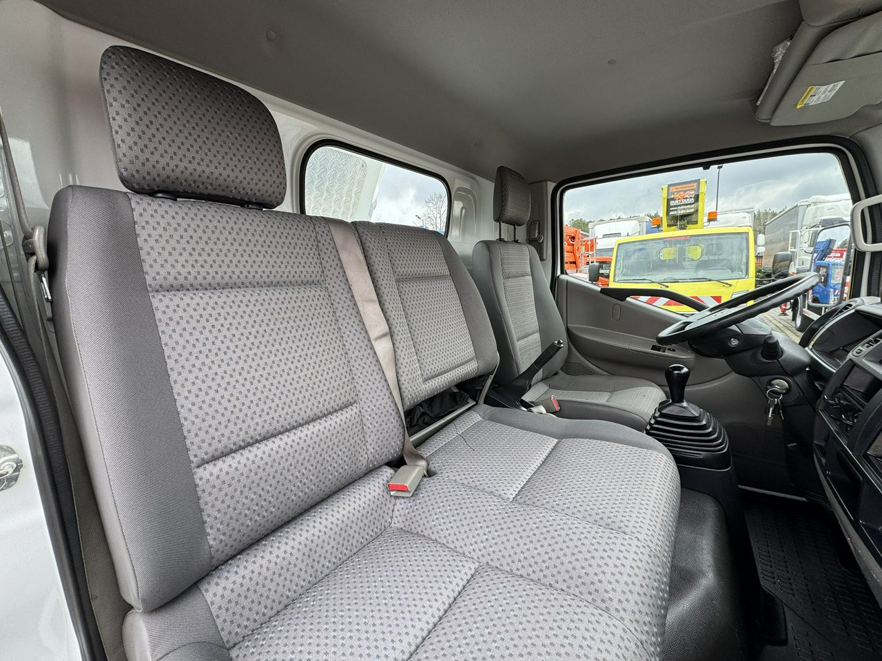 LKW mit Arbeitsbühne Nissan Cabstar: das Bild 33 LKW mit Arbeitsbühne Nissan Cabstar: das Bild 33