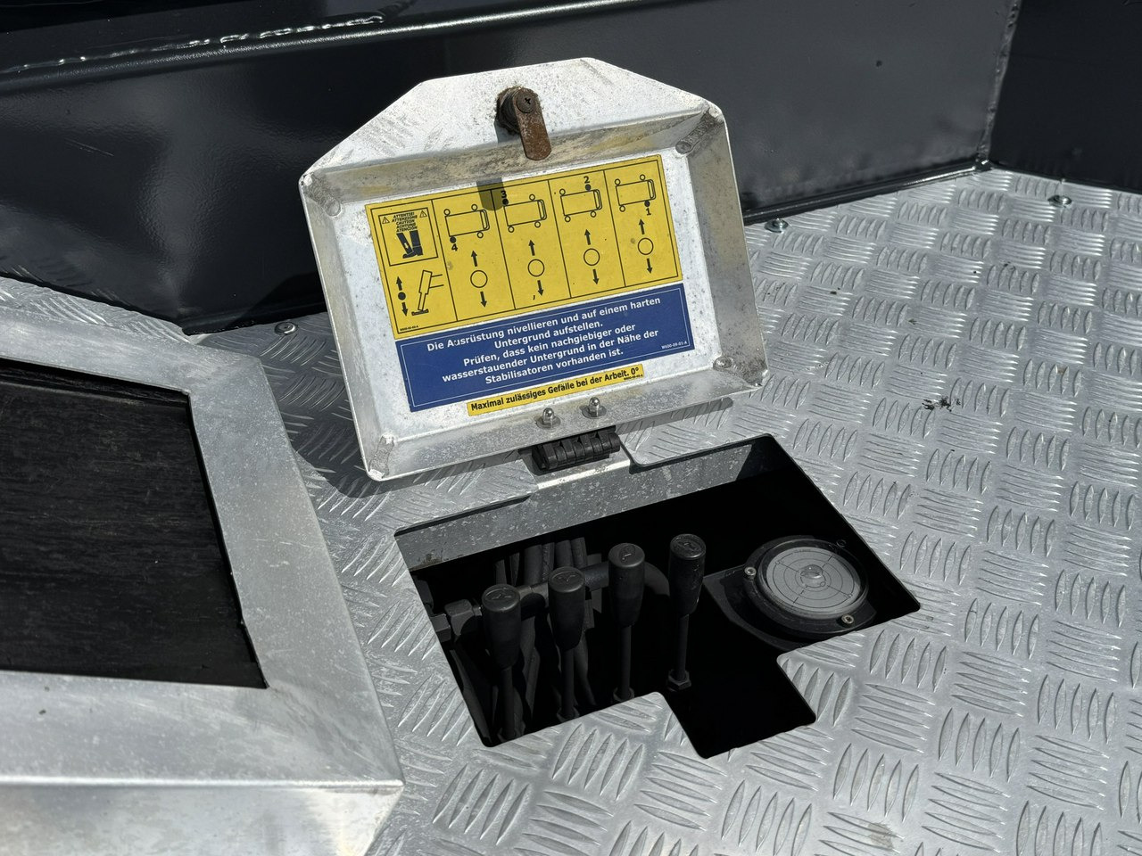 LKW mit Arbeitsbühne Nissan Cabstar: das Bild 17