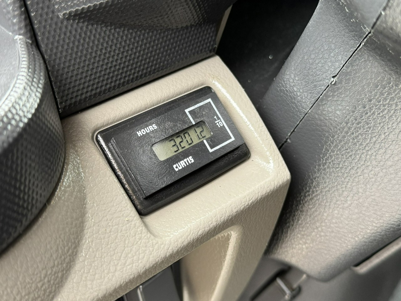 LKW mit Arbeitsbühne Nissan Cabstar: das Bild 28 LKW mit Arbeitsbühne Nissan Cabstar: das Bild 28