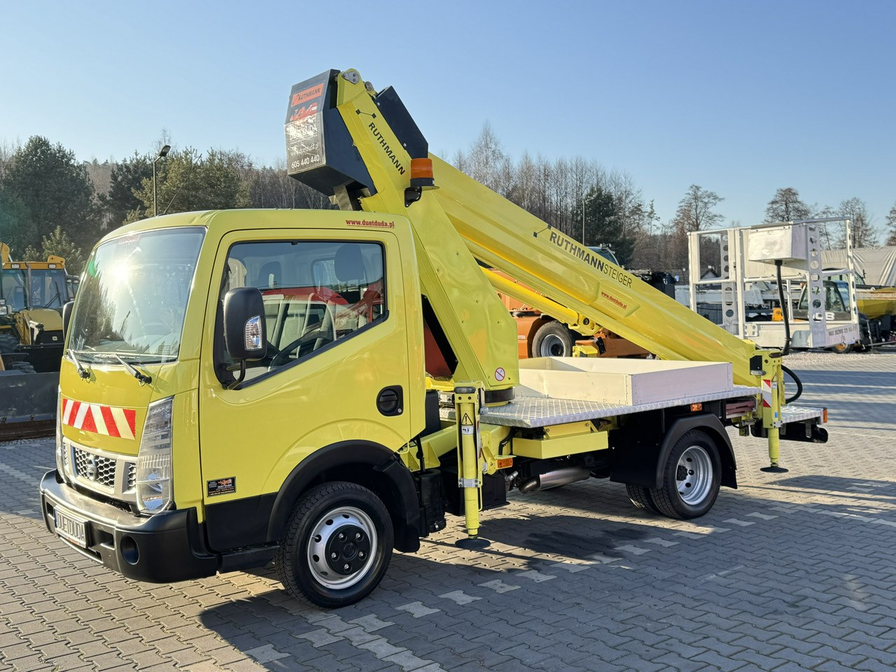 LKW mit Arbeitsbühne Nissan Cabstar: das Bild 12 LKW mit Arbeitsbühne Nissan Cabstar: das Bild 12