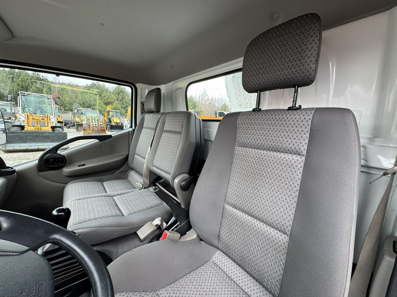 LKW mit Arbeitsbühne Nissan Cabstar: das Bild 30 LKW mit Arbeitsbühne Nissan Cabstar: das Bild 30