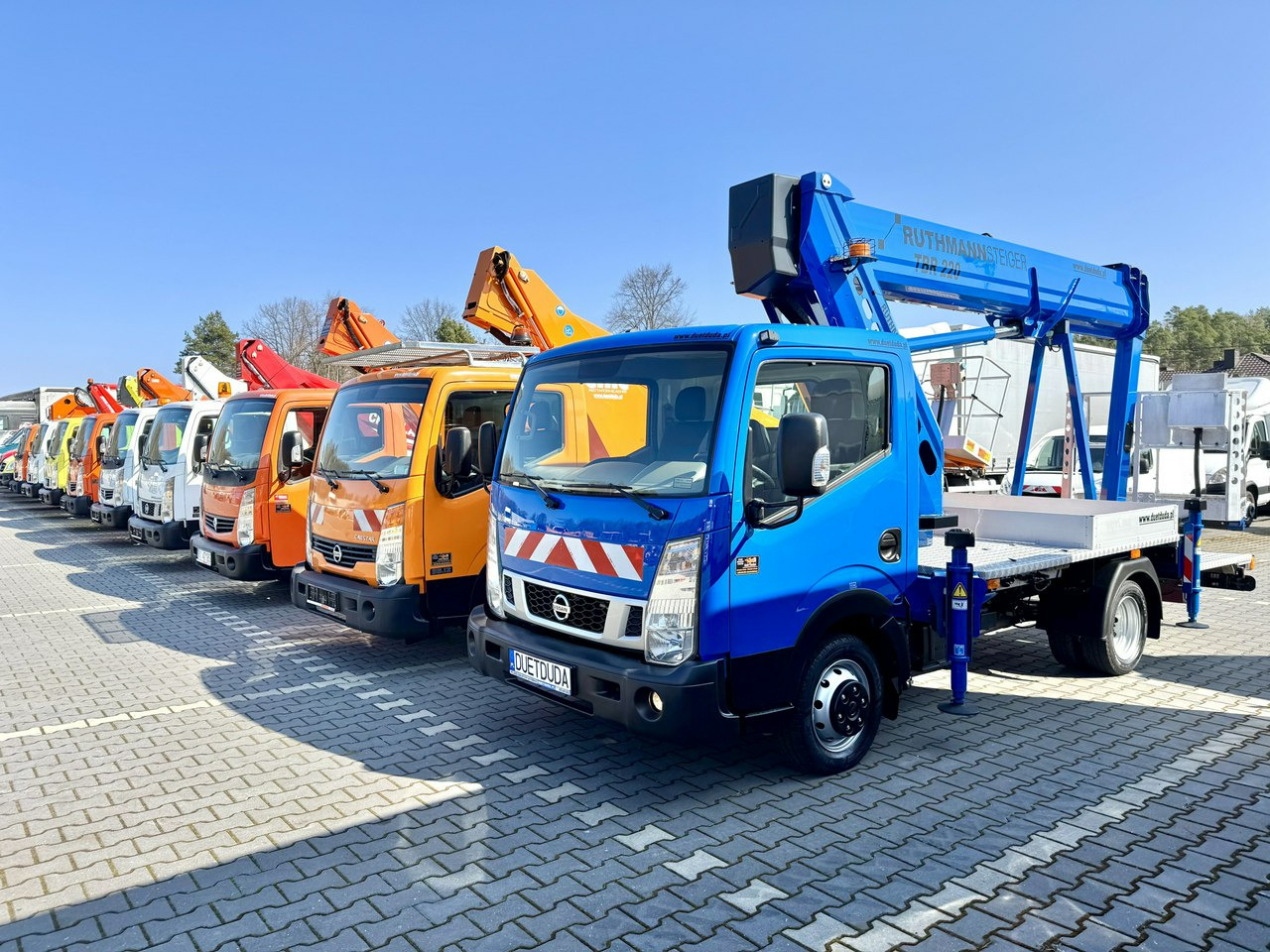 Nissan Cabstar - LKW mit Arbeitsbühne: das Bild 1 Nissan Cabstar - LKW mit Arbeitsbühne: das Bild 1