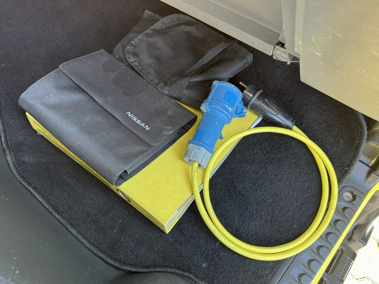 LKW mit Arbeitsbühne Nissan Cabstar: das Bild 31 LKW mit Arbeitsbühne Nissan Cabstar: das Bild 31