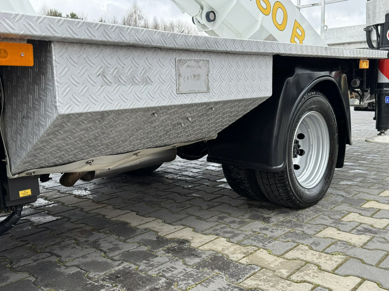 LKW mit Arbeitsbühne Nissan Cabstar: das Bild 11 LKW mit Arbeitsbühne Nissan Cabstar: das Bild 11