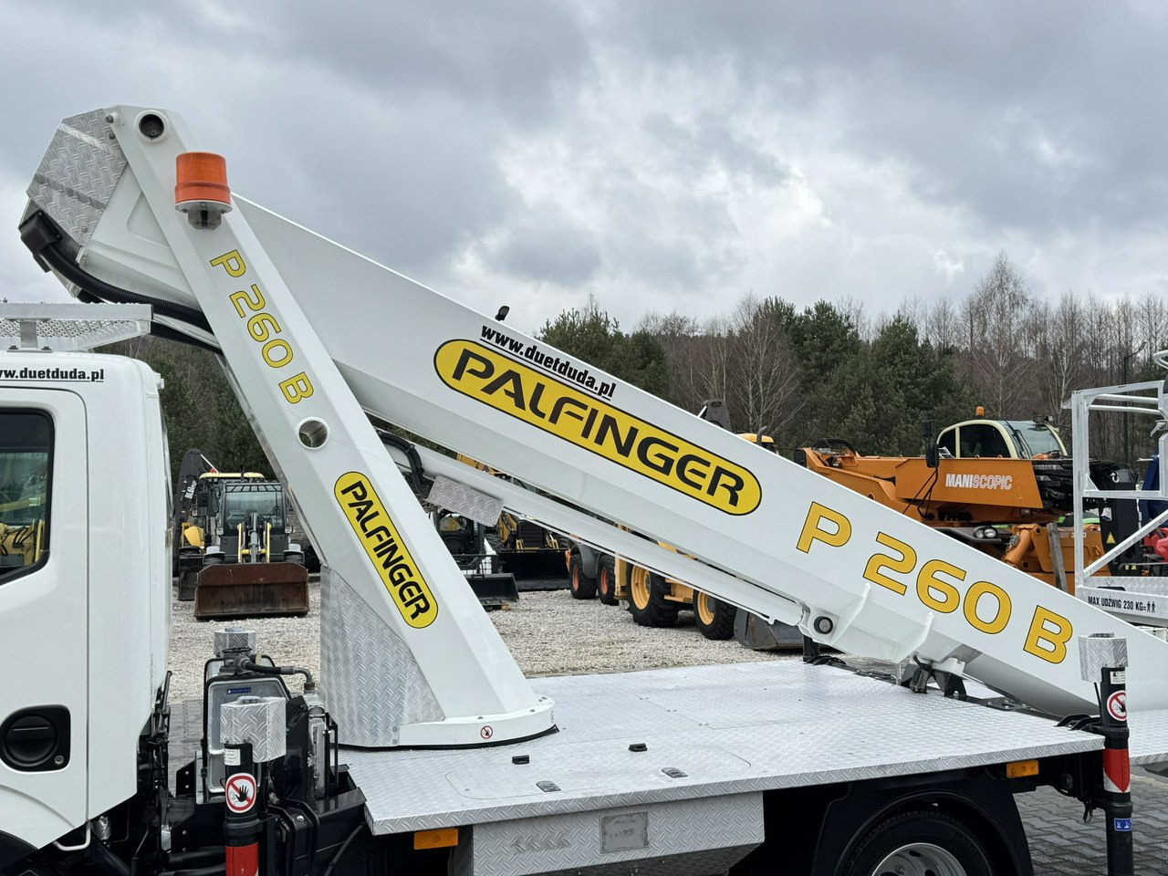 LKW mit Arbeitsbühne Nissan Cabstar: das Bild 10 LKW mit Arbeitsbühne Nissan Cabstar: das Bild 10