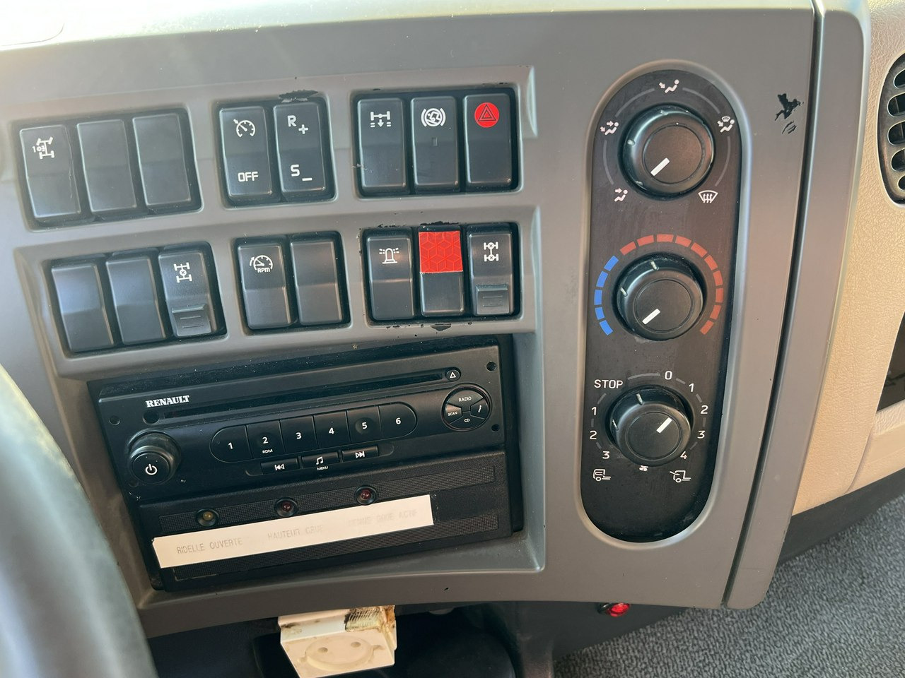 Kipper, Autokran Renault Kerax 26.390 6x4 Mocny HDS FASSI F170 Sterowanie Radiowe: das Bild 30 Kipper, Autokran Renault Kerax 26.390 6x4 Mocny HDS FASSI F170 Sterowanie Radiowe: das Bild 30