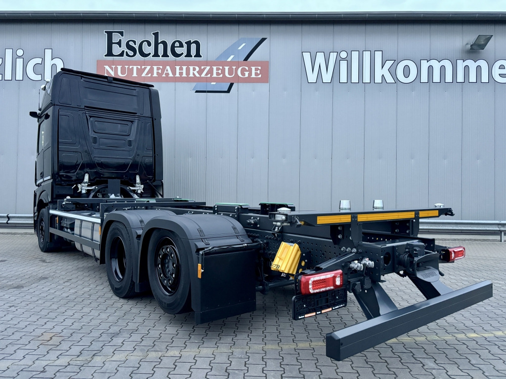 Mercedes-Benz 2542 L 6x2 F 13 Actros GigaSpace - Containerwagen/ Wechselfahrgestell LKW: das Bild 3 Mercedes-Benz 2542 L 6x2 F 13 Actros GigaSpace - Containerwagen/ Wechselfahrgestell LKW: das Bild 3