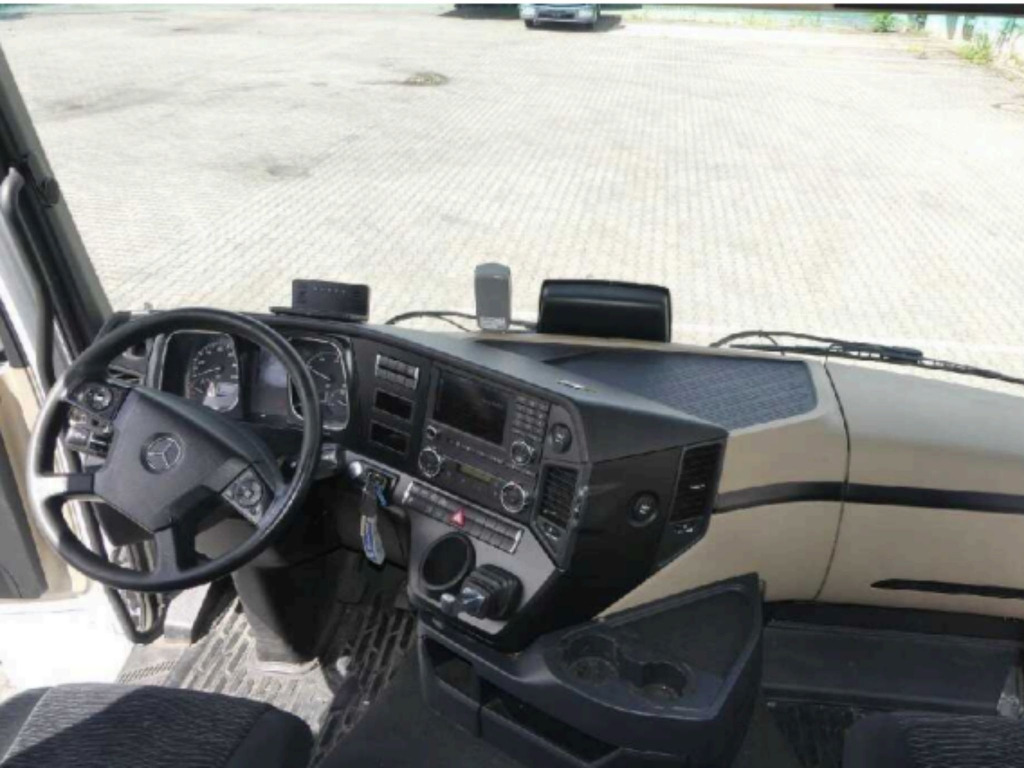 Mercedes-Benz 1845 Actros LS 4x2, StreamSpace - Sattelzugmaschine: das Bild 2 Mercedes-Benz 1845 Actros LS 4x2, StreamSpace - Sattelzugmaschine: das Bild 2