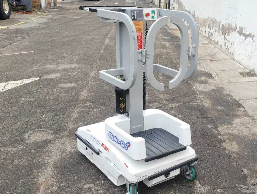 Bravi LUI MINI P.A./SPING-GO - Scherenbühne: das Bild 2 Bravi LUI MINI P.A./SPING-GO - Scherenbühne: das Bild 2