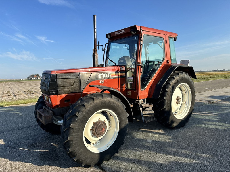 Fiat F100 - Traktor: das Bild 1 Fiat F100 - Traktor: das Bild 1